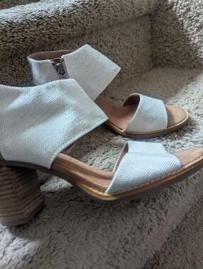 Women's Neutral Fabric Block Heel Sandals - White. New .
